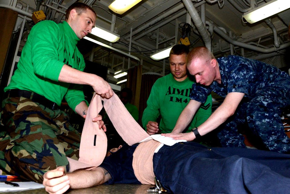 USS Bataan (LHD 5) 140729-N-JX484-036 (14777580876)