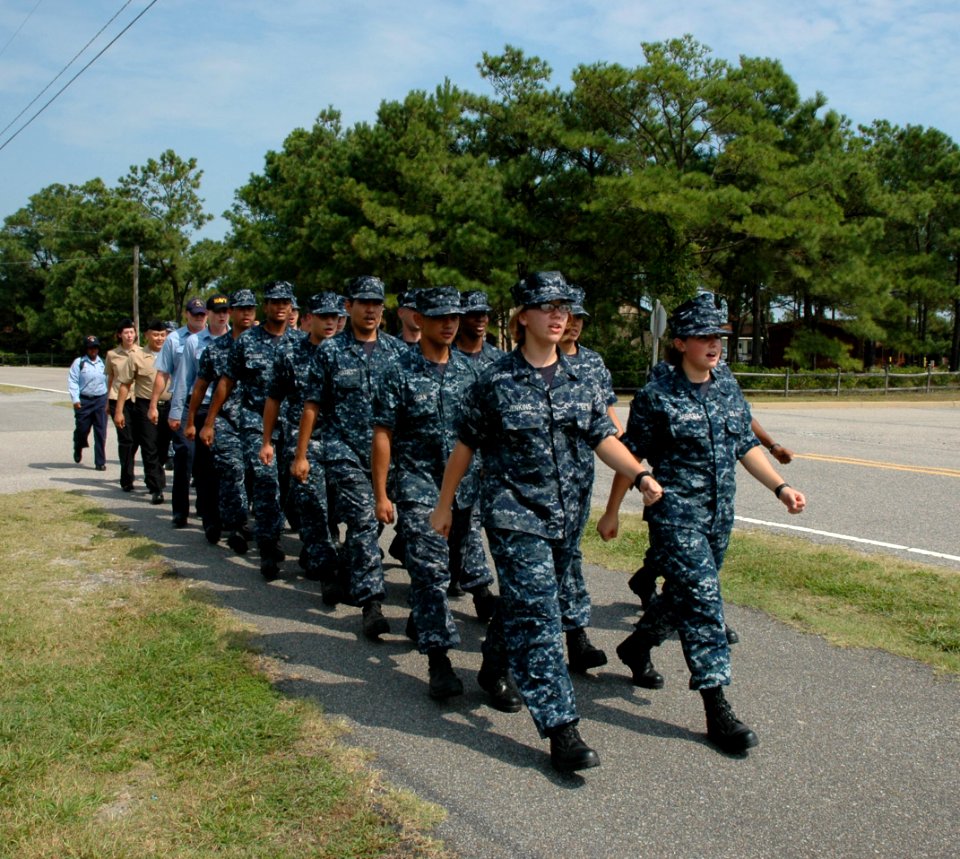 US Navy 090916-N-4063H-002 Intelligence Specialist