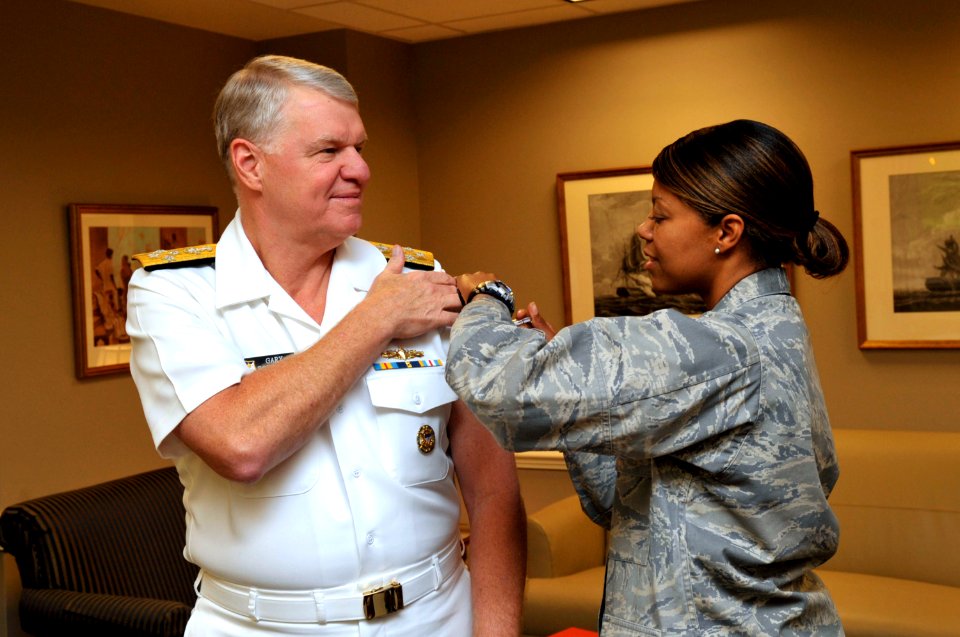 US Navy 090917-N-8273J-027 Chief of Naval Operations (CNO) Adm. Gary Roughead receives his annual seasonal flu vaccination