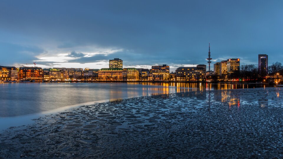 Travel river hamburg