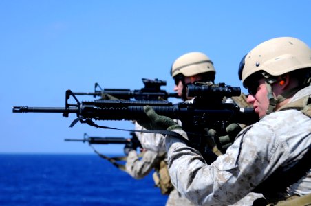 US Navy 090921-N-4399G-131 Marines from Fleet Antiterrorism Security Team Pacific practice target shooting photo