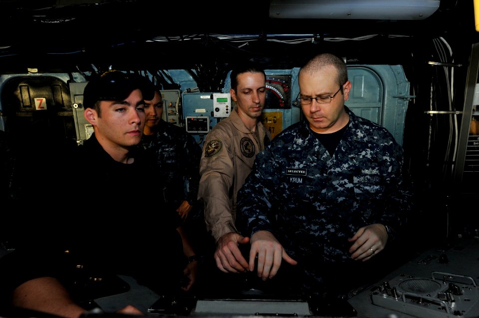 USS Bataan (LHD 5) 140809-N-AO823-012 (14702243887)