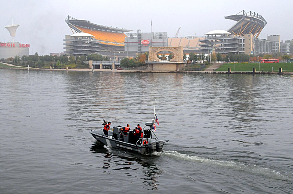 US Navy 090924-G-5880R-297 Members of U. S. Coast Guard Port Security Unit 309 provide security in a Guardian 25-foot transportable port security boat