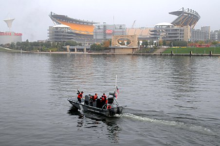 US Navy 090924-G-5880R-297 Members of U. S. Coast Guard Port Security Unit 309 provide security in a Guardian 25-foot transportable port security boat