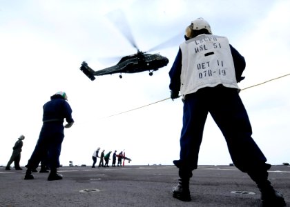 US Navy 090920-N-4399G-125 Hospital Corpsman assigned to the amphibious command ship USS Blue Ridge (LCC 19) train with sailors