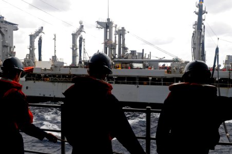 US Navy 090920-N-7280V-207 Sailor's aboard the amphibious command ship USS Blue Ridge (LCC 19) stand by the line as Military Sealift Command
