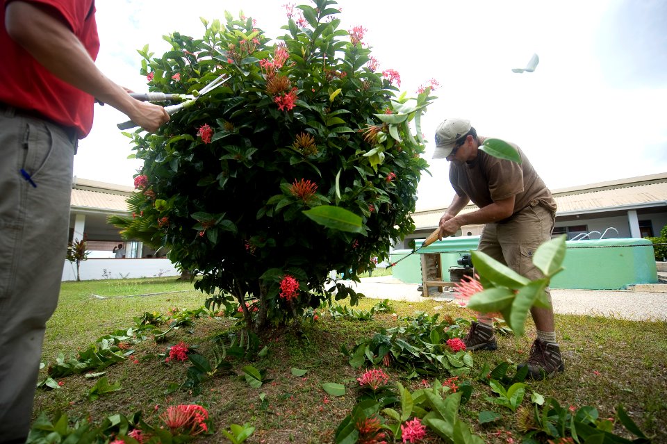 US Navy 090921-N-4154B-023 Sailors assigned to the guided-missile cruiser USS Anzio (CG 68), spend a day of their liberty during a port call to the Republic of Seychelles helping with landscaping work at a local rehabilitation