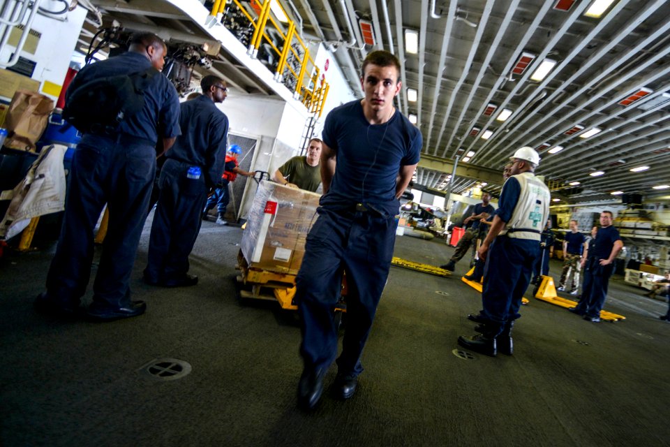 USS Bataan (LHD 5) 140714-N-HO612-103 (14673365116)