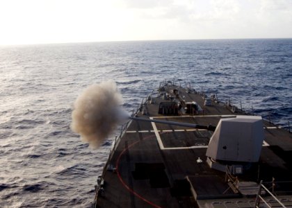 US Navy 090922-N-1251W-004 Fire Controlman assigned to the guided missile destroyer USS Lassen (DDG 82) fire the five-inch gun