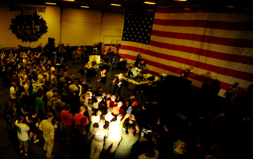 USS Bataan (LHD 5) 140725-N-HQ940-198 (14614054300)