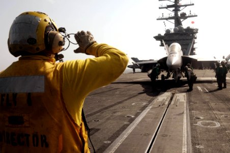 US Navy 090924-N-3038W-112 Aviation Boatswain's Mate (Handling) 3rd Class Michael Pascarella directs an F-A-18E-F Super Hornet photo