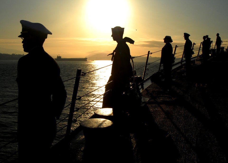 US Navy 090924-N-3355C-057 Sailors aboard the guided-missile destroyer USS Momsen (DDG 92) man the rails as the ship arrives in Vacouver, B.C. for a scheduled port visit