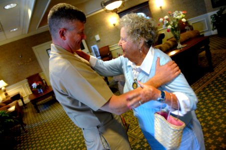 US Navy 090928-N-9818V-004 Master Chief Petty Officer of the Navy (MCPON) Rick West meets with Ima Black photo