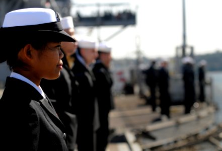 US Navy 090929-N-7280V-200 Sailors man the rails as the amphibious command ship USS Blue Ridge (LCC 19) pulls into Sydney, Australia for a port visit. Blue Ridge is the flagship for Commander, U.S. 7th Fleet
