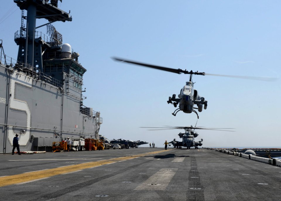 USS Bataan (LHD 5) 140509-N-JX484-178 (13970936358)