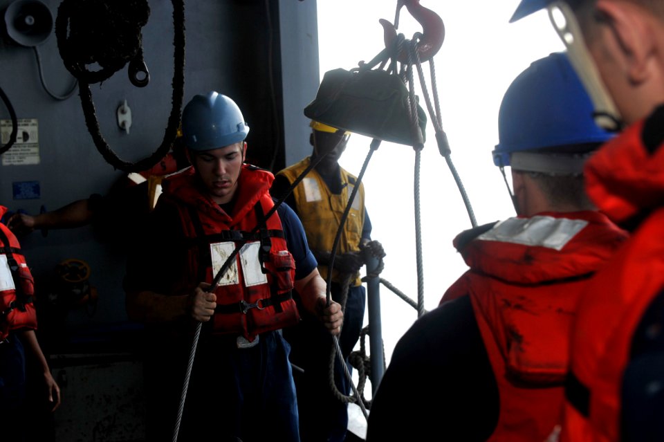 USS Bataan (LHD 5) 140510-N-AO823-044 (13988337898)