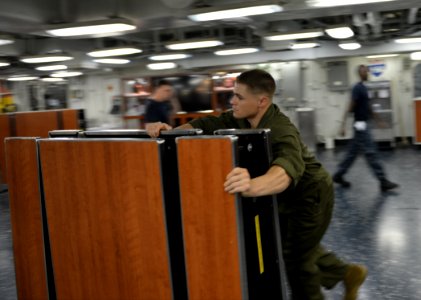 USS BATAAN (LHD 5) 140507-N-HO612-024 (14134048512)