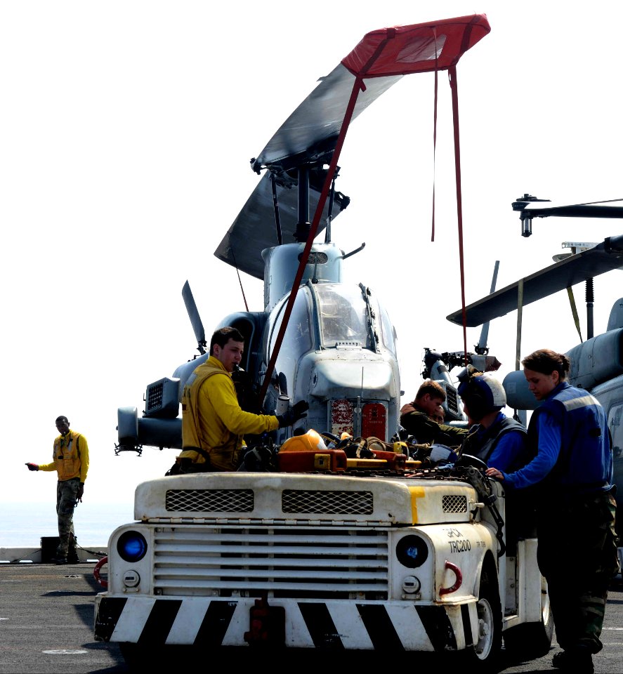 USS Bataan (LHD 5) 140514-N-JX484-041 (14010825349)