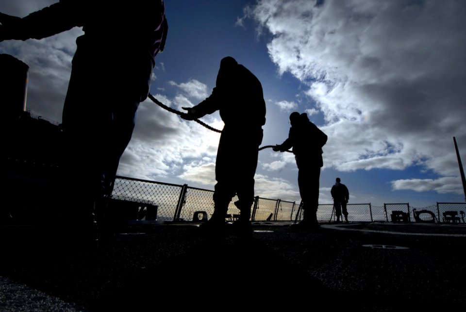 US Navy 091006-N-1688B-154 Sailors aboard the guided-missile destroyer USS Cole (DDG 67) heave a line during a replenishment at sea