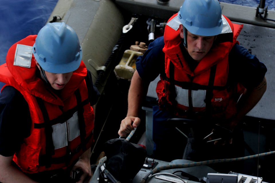 USS Bataan (LHD 5) 140512-N-AO823-044 (14003179467)