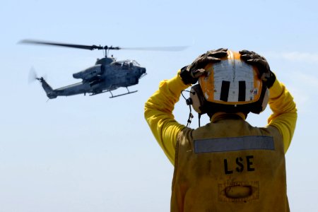USS Bataan (LHD 5) 140509-N-JX484-011 (14154238051)