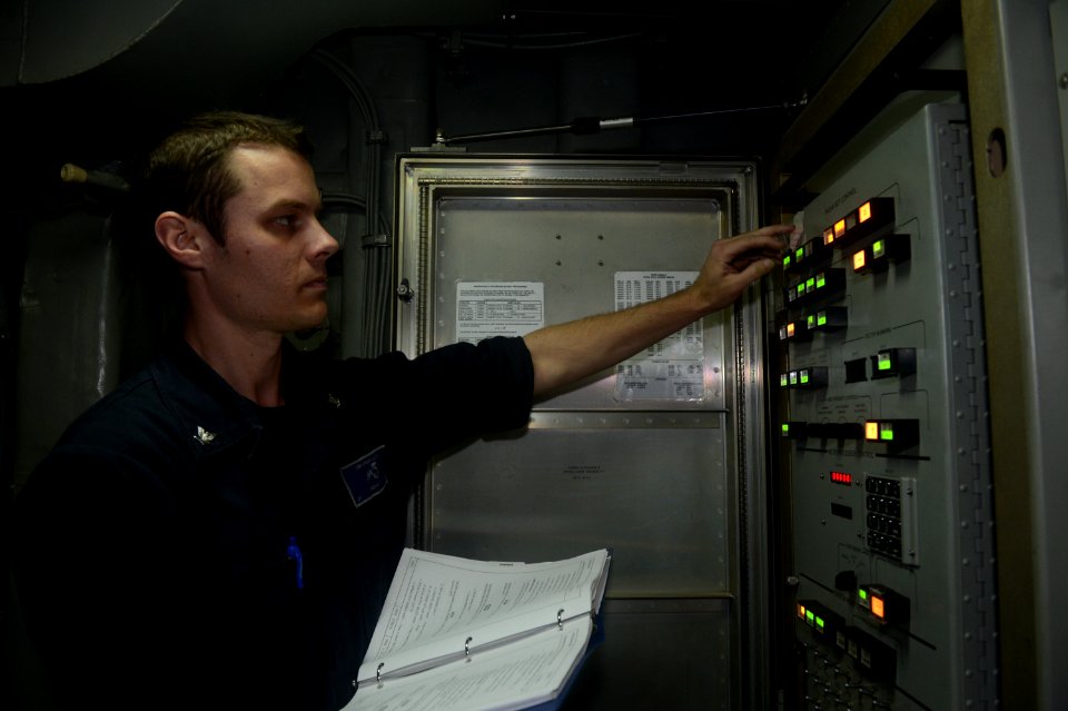 USS BATAAN (LHD 5) 140501-N-MW280-069 (13901109480)