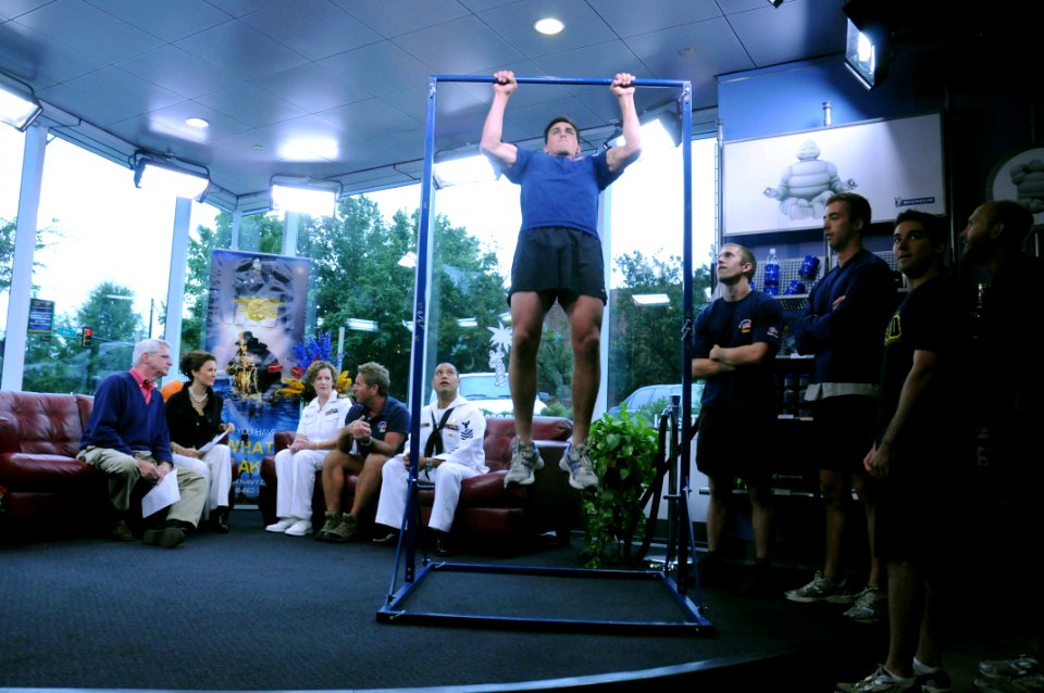 US Navy 091005-N-6220J-001 Will Martin, a Navy Delayed Entry Program enrollee from Wilmington, N.C., takes the Seal Team Challenge on the television show