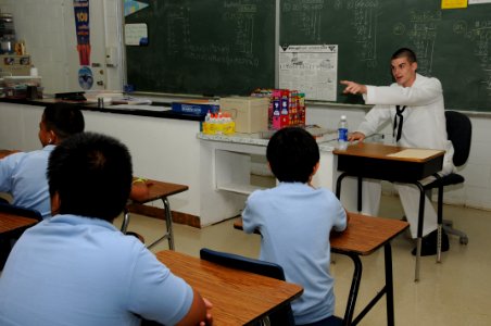 US Navy 091007-N-1906L-406 Fireman Seaman George Clough, assigned to the amphibious dock landing ship USS Rushmore (LSD 47), participates in a question and answer session about the Navy photo