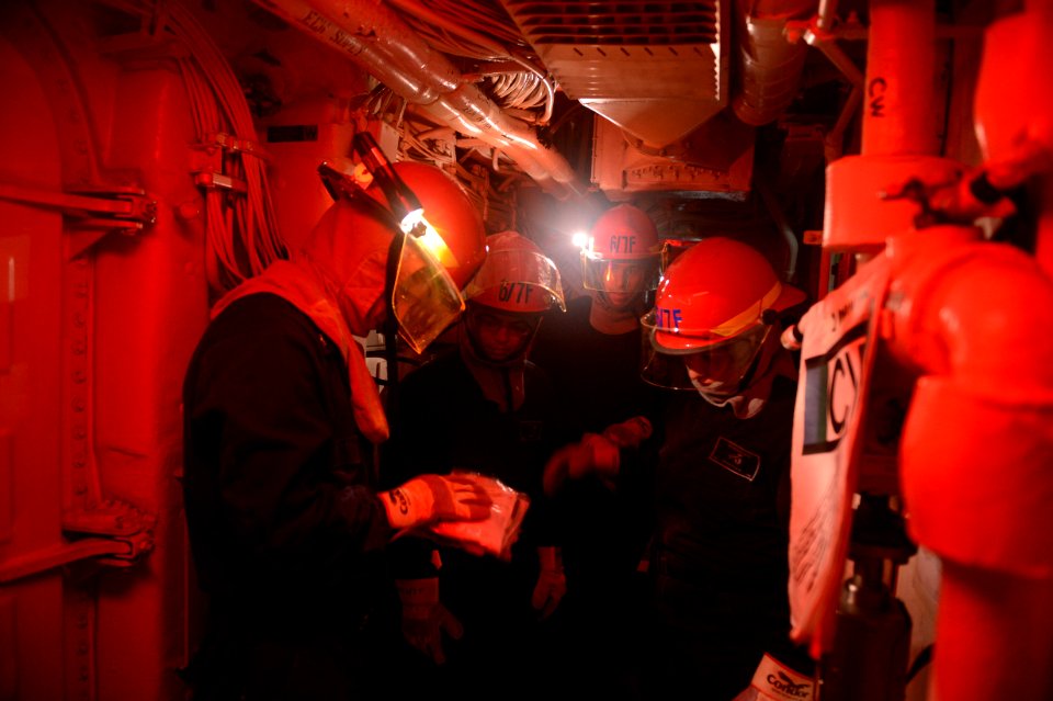 USS BATAAN (LHD 5) 140505-N-MW280-091 (14137012655)