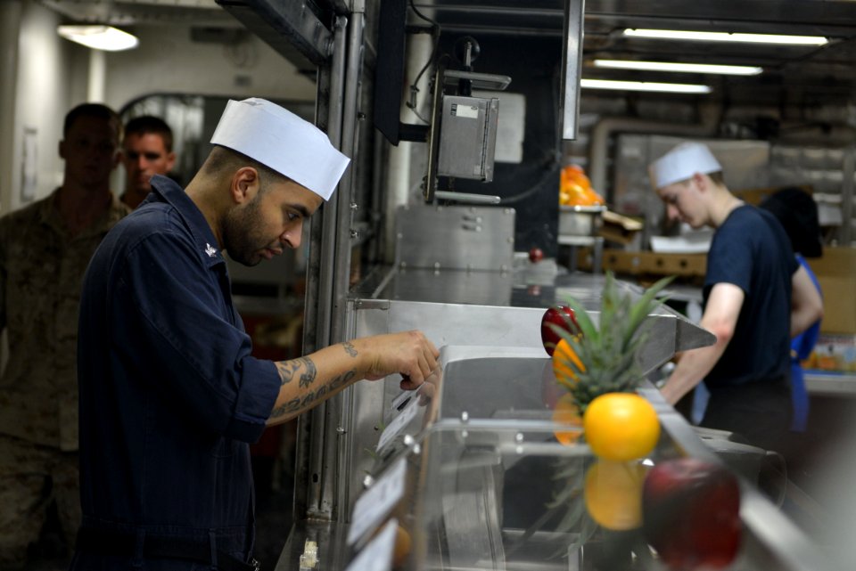 USS BATAAN (LHD 5) 140507-N-HO612-015 (13950357610)