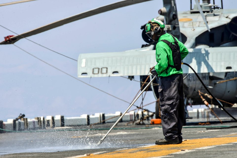 USS BATAAN (LHD 5) 140428-N-HO612-031 (14056741392)