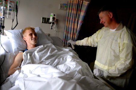 US Navy 091006-N-9818V-131 Master Chief Petty Officer of the Navy (MCPON) Rick West meets with U.S. Marine Lance Cpl. Jeremy Terry