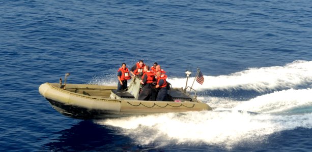 USS BATAAN (LHD 5) 140430-N-JX484-009 (14077096991)