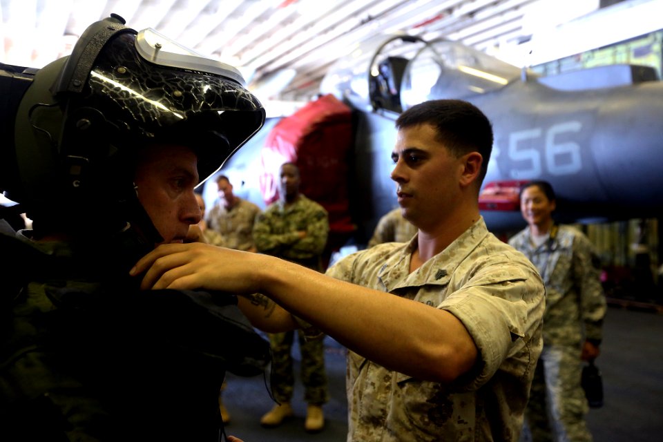 USS BATAAN (LHD 5) 140501-M-WB921-090 (13915160350)