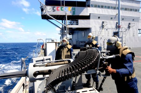 US Navy 091007-N-7280V-160 Gunner's Mate 2nd Class James Hysons, Gunner's Mate 3rd Class Brandon Field and Yeoman 3rd Class Darryl Brooks man a 25-mm machine gun