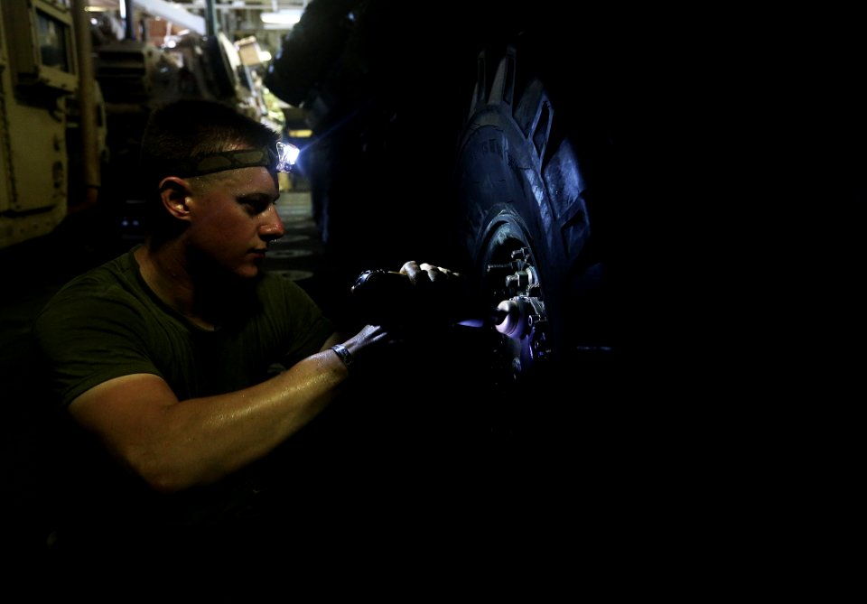 USS BATAAN (LHD 5) 140430-M-WB921-012 (14064614776)