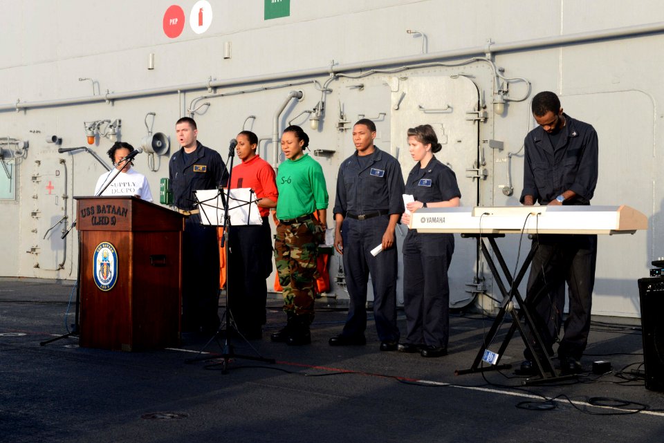 USS Bataan (LHD 5) 140420-N-JX484-032 (13945742241)