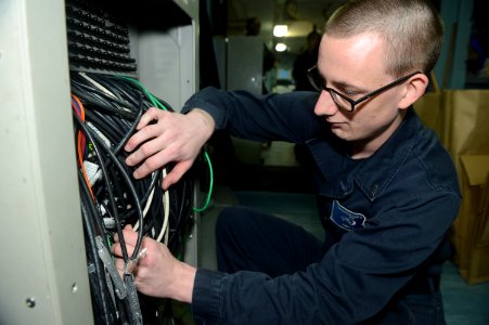USS BATAAN (LHD 5) 140501-N-MW280-031 (13901110160)