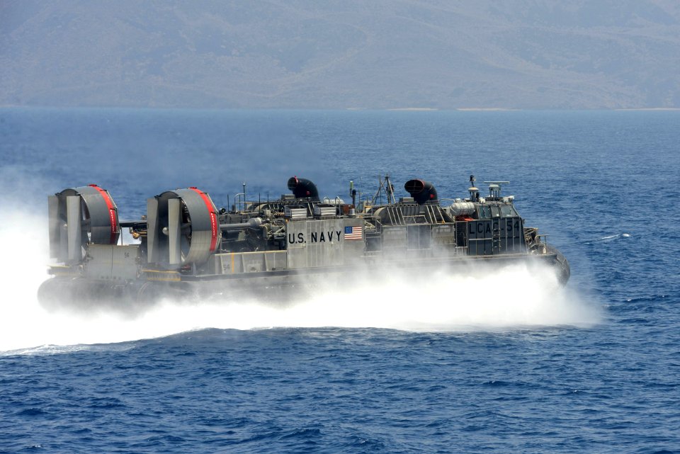 USS BATAAN (LHD 5) 140428-N-JX484-076 (13886933420)