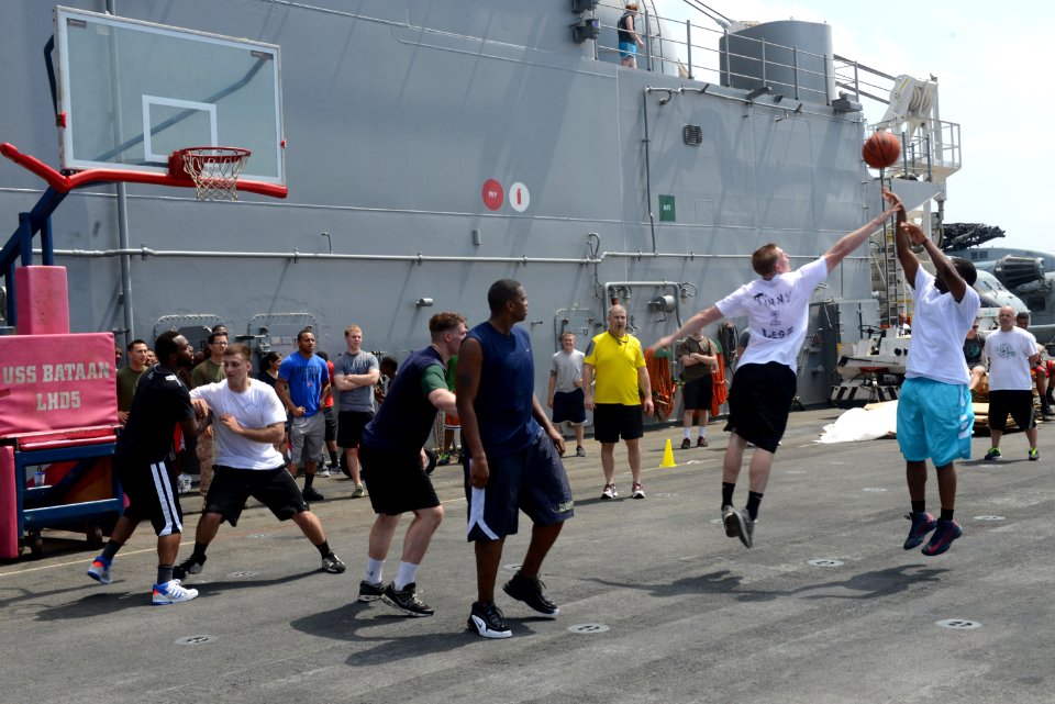 USS BATAAN (LHD 5) 140427-N-JX484-100 (14079980543)