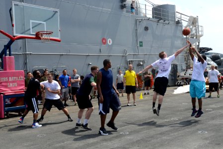 USS BATAAN (LHD 5) 140427-N-JX484-100 (14079980543)