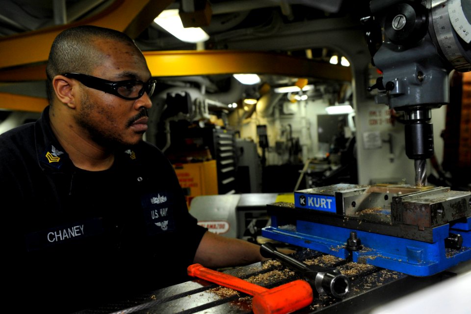 USS BATAAN (LHD 5) 140425-N-AO823-019 (14026259762)