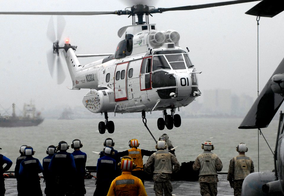 US Navy 091008-N-0807W-130 Sailors and Marines aboard the amphibious dock landing ship USS Harpers Ferry (LSD 49) conduct a vertical replenishment