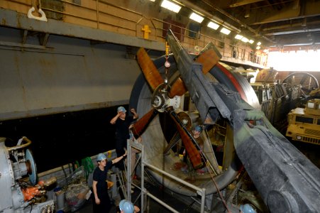 USS Bataan (LHD 5) 140420-N-MW280-586 (13962260572)