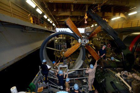 USS Bataan (LHD 5) 140420-N-MW280-685 (13965886124)
