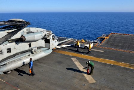 USS Bataan (LHD 5) 140419-N-HO612-065 (13945786231)