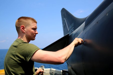USS BATAAN (LHD 5) 140401-M-VU249-109 (13597958215)