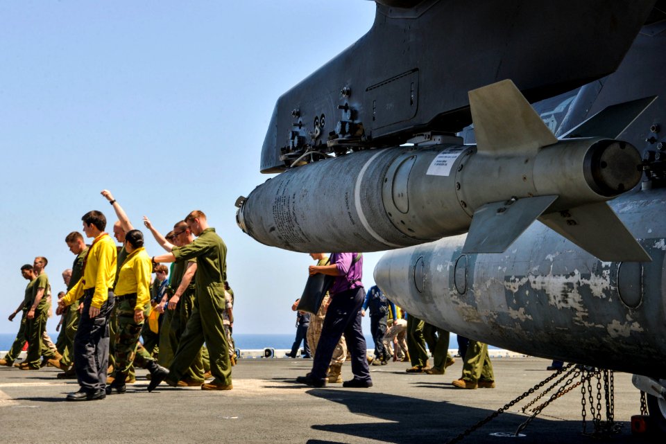 USS Bataan (LHD 5) 140419-N-HO612-029 (13945780852)
