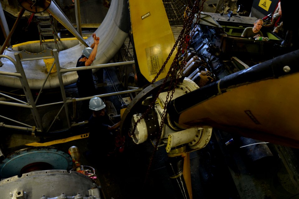 USS Bataan (LHD 5) 140420-N-MW280-118 (13942330566)