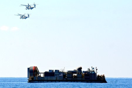 US Navy 091012-N-1512O-037 A landing craft, air cushion (LCAC) from Assault Craft Unit (ACU) 4 approaches the shore for an amphibious beach assault demonstration near Alexandria